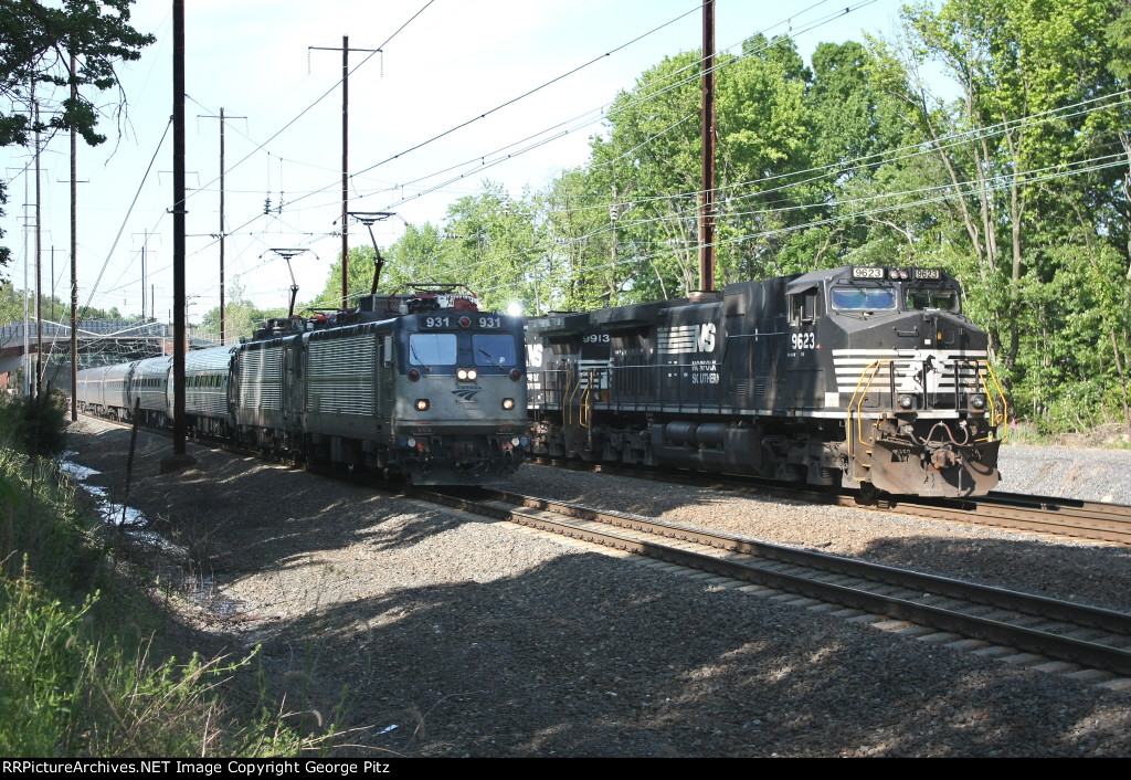 NS train 33A getting scoped by amtrak train 56(18)
